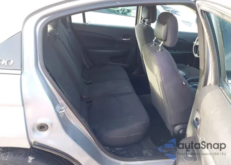 2014 Chrysler 200 Lx z USA, uszkodzony, nr VIN 1C3CCBAG0EN171969